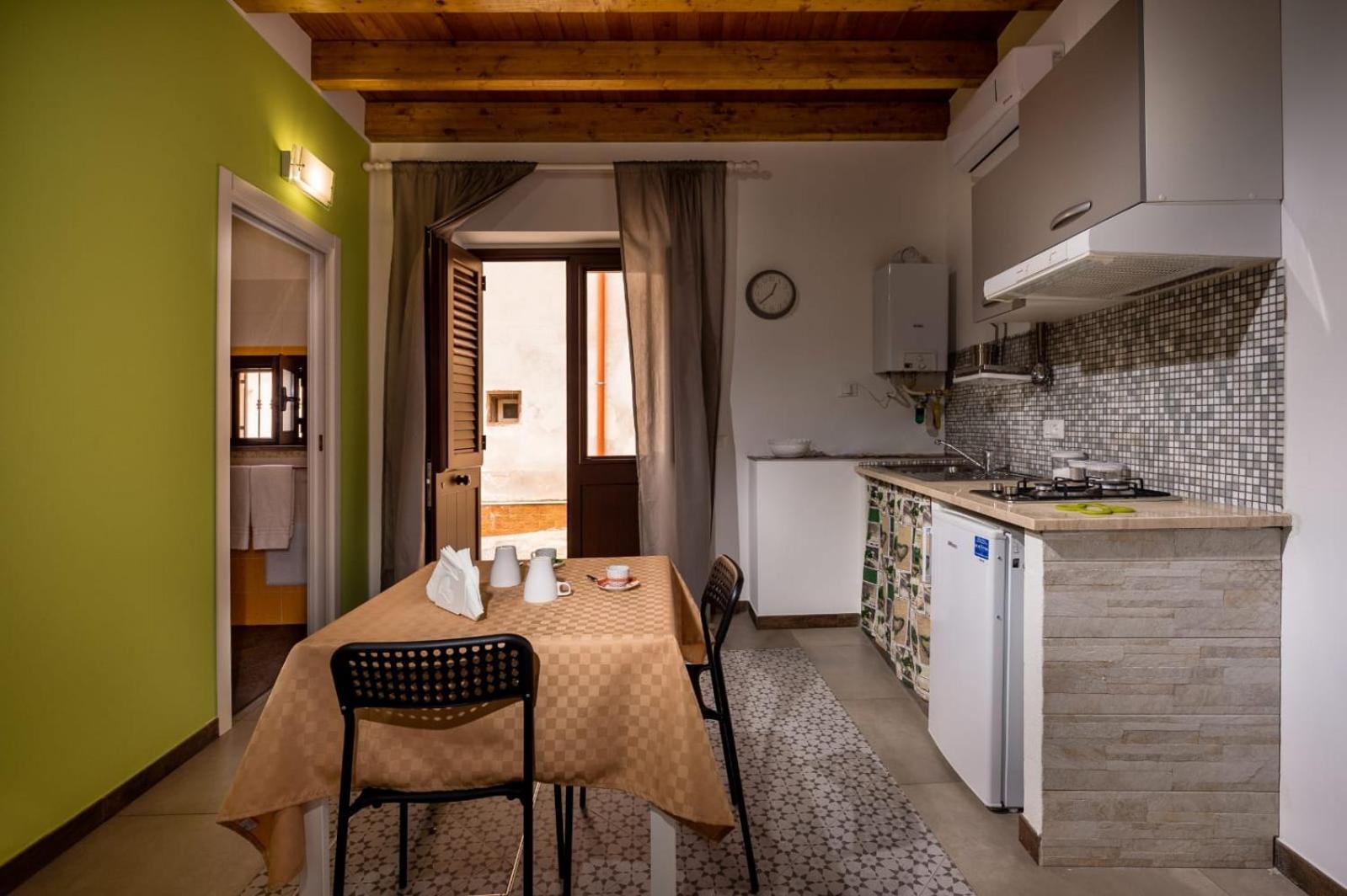 דירות קאסטלמארה דל גולפו Il Cortile מראה חיצוני תמונה